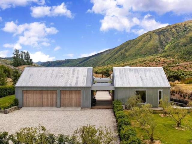 House for sale in Otakou