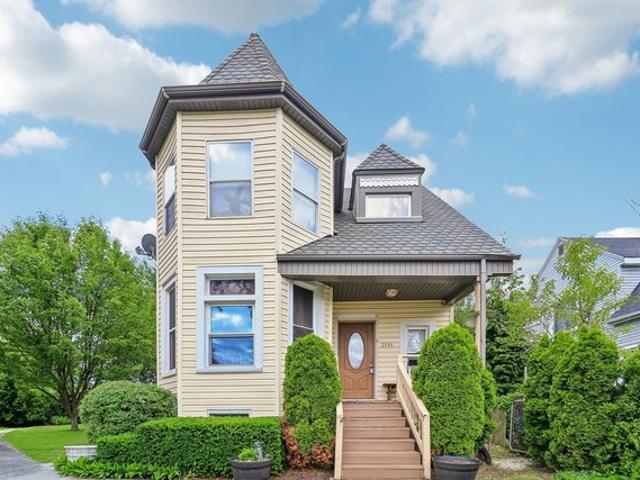 House for sale in Great Lakes, Illinois