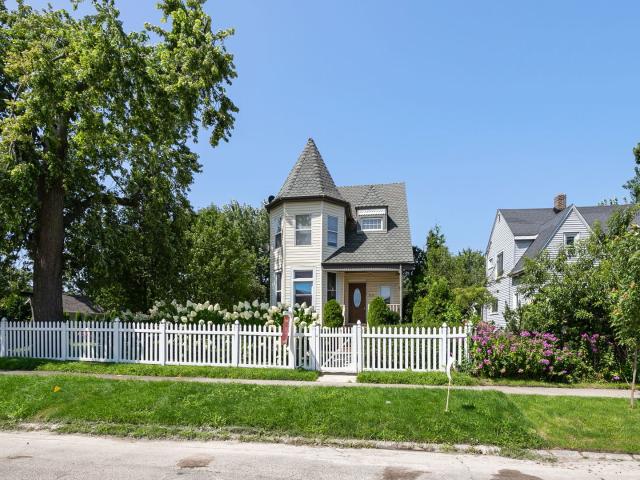 House for sale in Great Lakes, Illinois