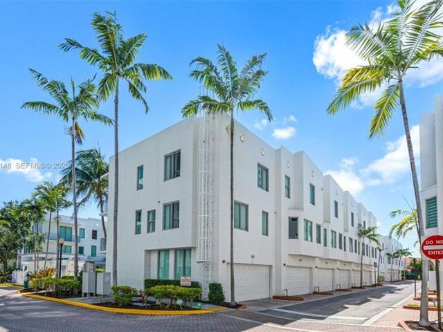 Townhouse for sale in Hollywood, Florida