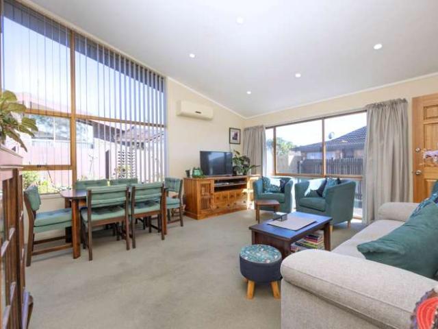 Apartment for sale in Oratia