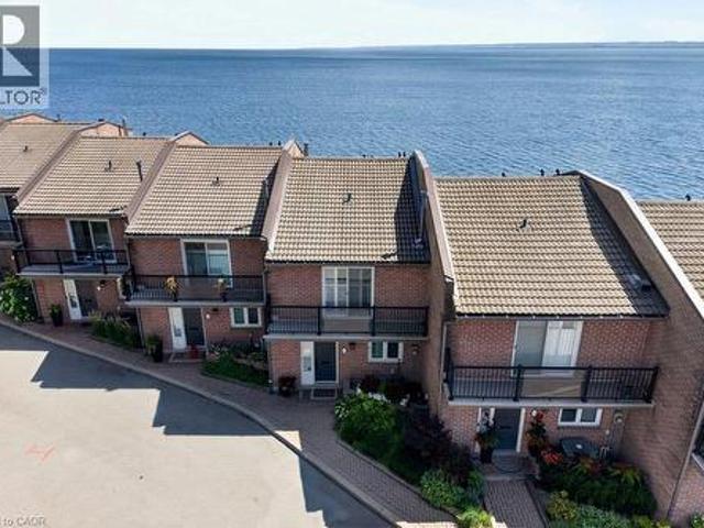 Townhouse for sale in Burlington, Ontario