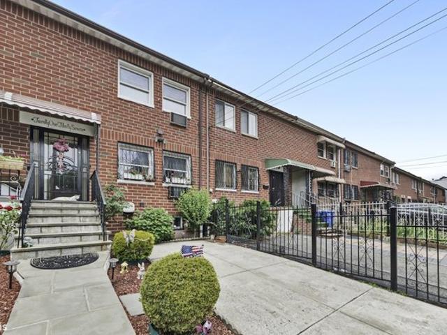 Townhouse for sale in The Bronx, Arverne