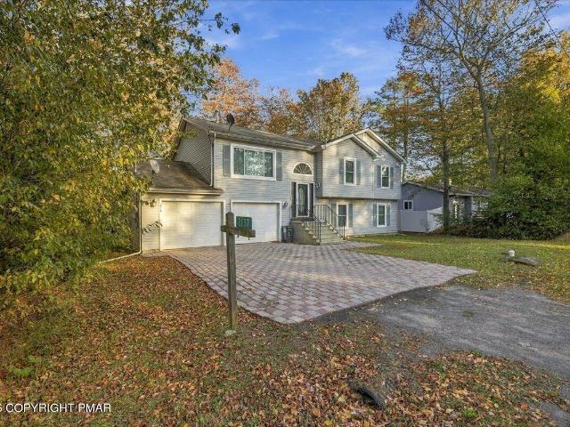 House for sale in Stillwater Lakes, Coolbaugh Township