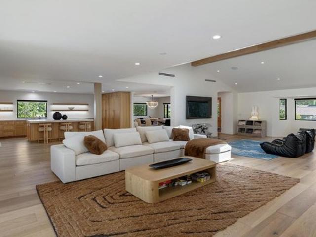 House for sale in La Canada Flintridge, California