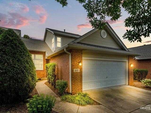 Townhouse for sale in Woodridge, Illinois