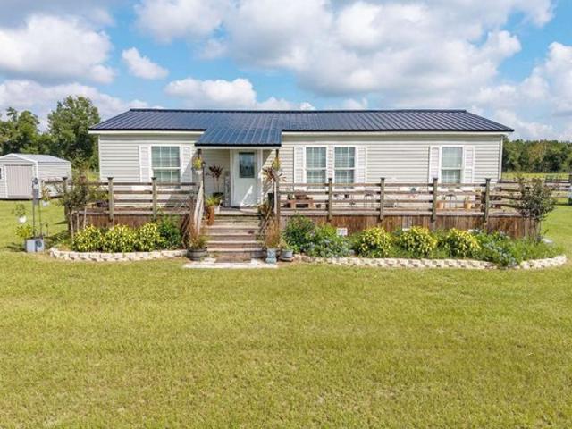 House for sale in Suwannee, Florida