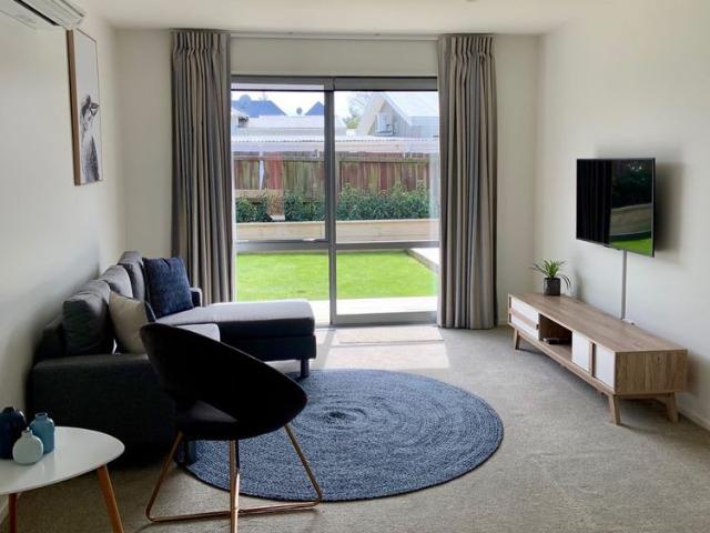 Townhouse for rent in Edgeware, Canterbury