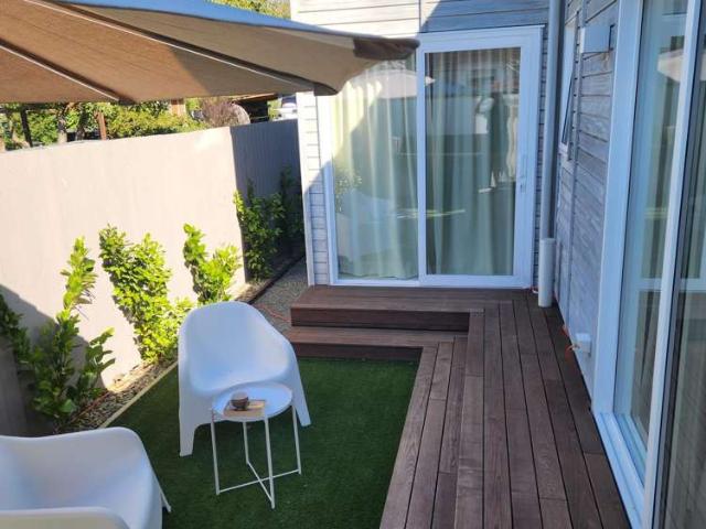 Townhouse for rent in Chaslands, Canterbury