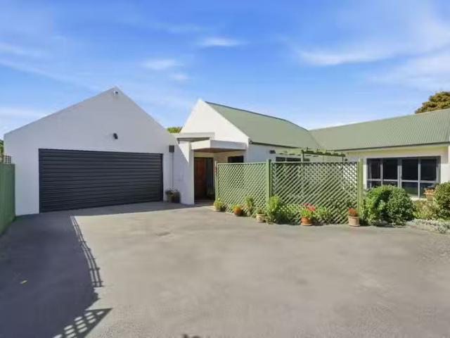 House for sale in Chaslands, Canterbury