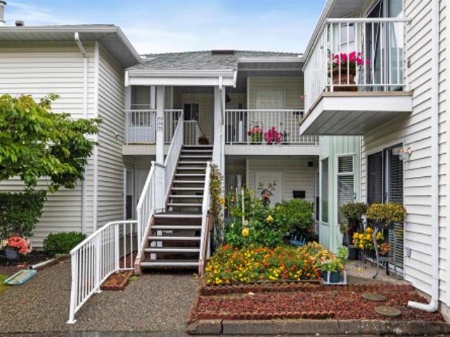 Townhouse for sale in Strawberry Hill, Surrey