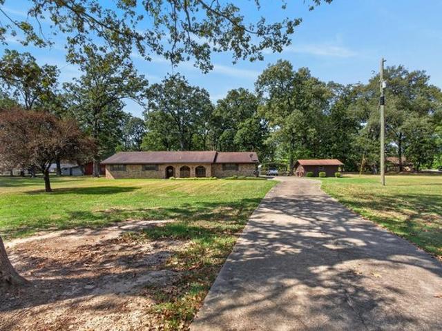 House for sale in Hooks, Bowie County