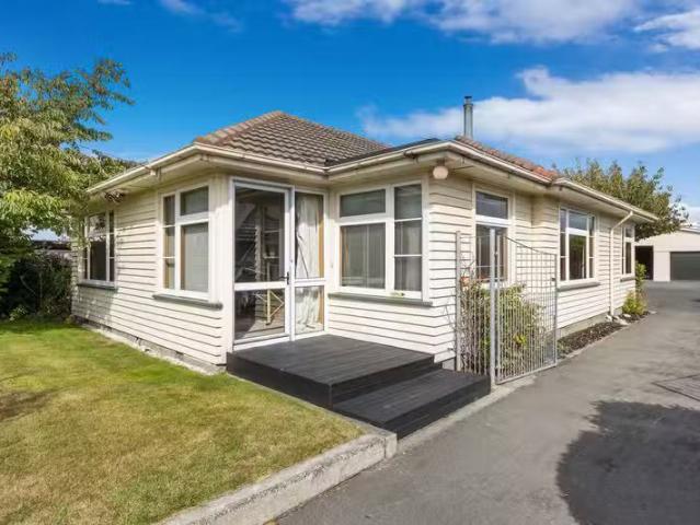 House for sale in Chaslands, Canterbury