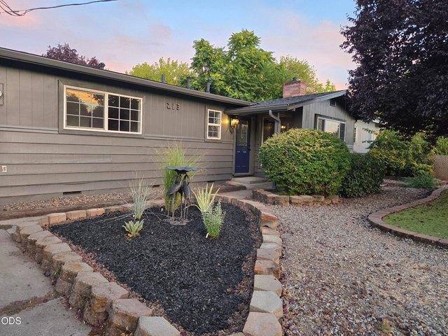 House for sale in Central Point, Jackson County