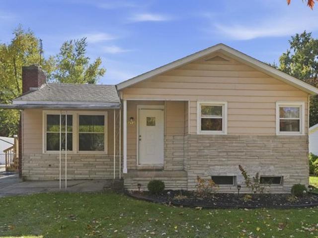 House for sale in Syracuse, Indiana