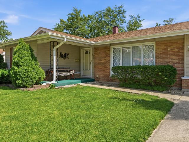 House for sale in Elk Grove Village, Illinois