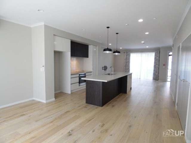 Townhouse for rent in Paremoremo