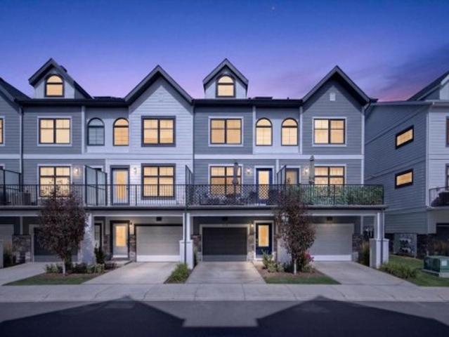 Townhouse for sale in Douglas Glen, Calgary