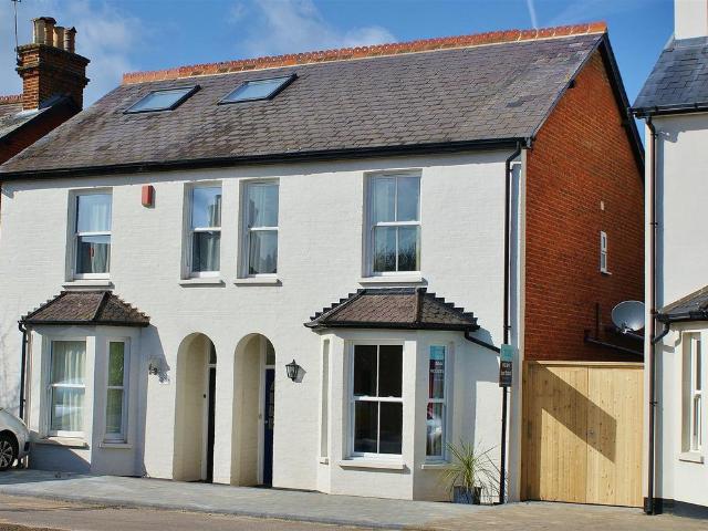 House for rent in Blackhills, Surrey