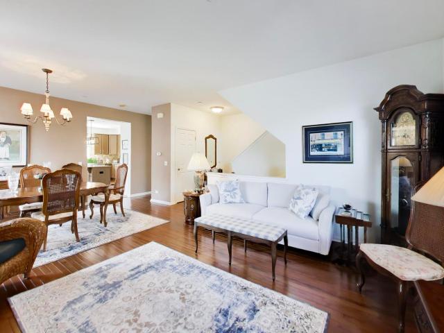 Townhouse for sale in Mount Prospect, Illinois