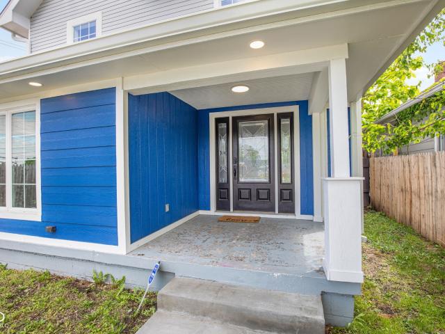 House for sale in Near Eastside, Camby