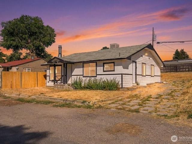 House for sale in Electric City, Washington