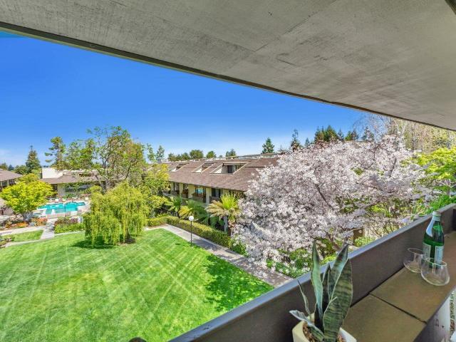 Condo for sale in Menlo Park
