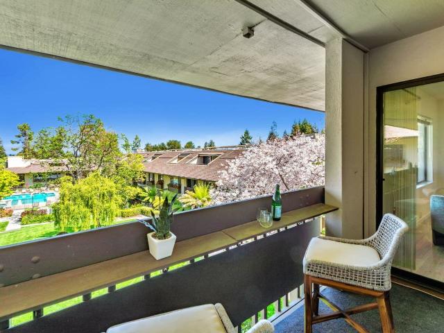 Condo for sale in Menlo Park