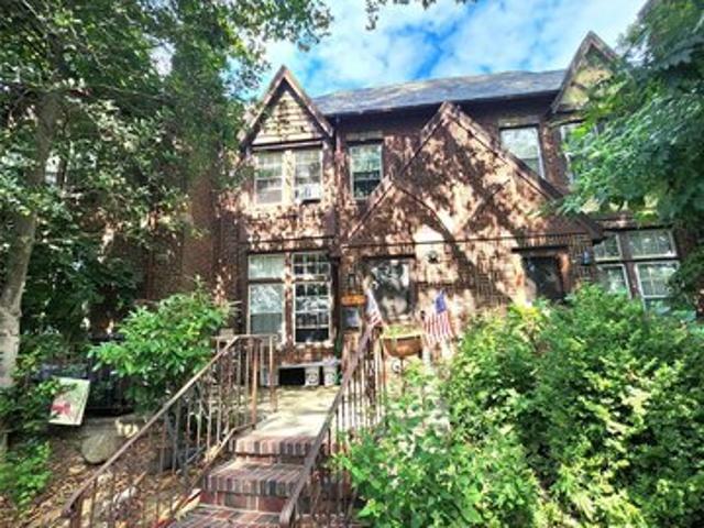 House for sale in Queens, Arverne