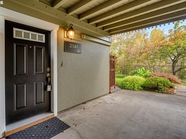 Condo for sale in Westmoreland Village Apartments, Eugene