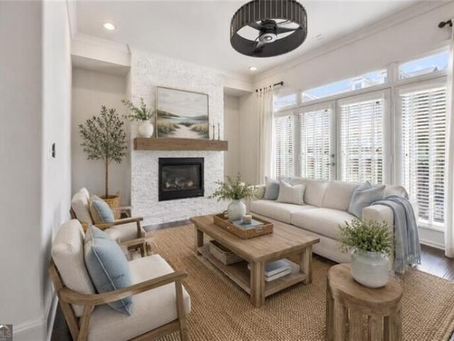 Townhouse for sale in Stone Creek at Brookhaven Apartments, Brookhaven