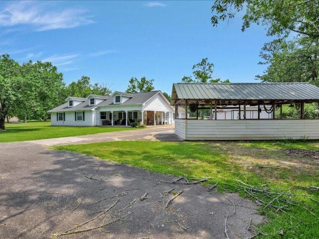 House for sale in Broaddus, Texas