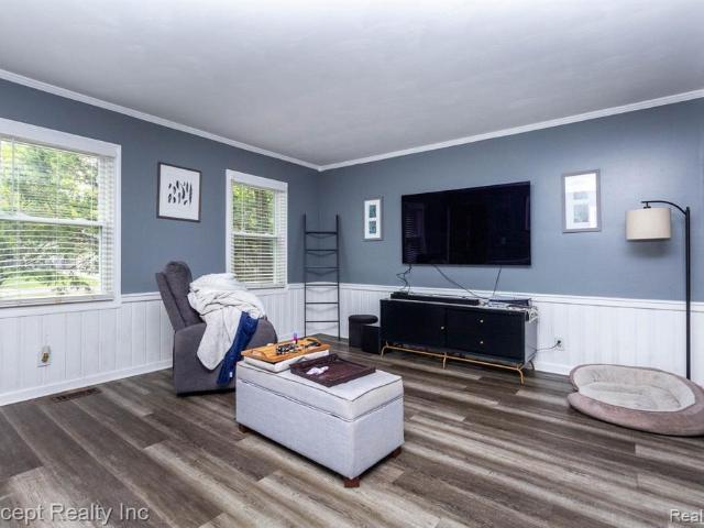 House for sale in Byromar Gardens, Grosse Ile Township