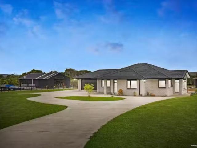 House for sale in Awhitu