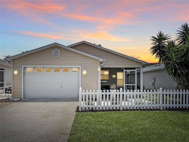 House for sale in Lady Lake, Florida