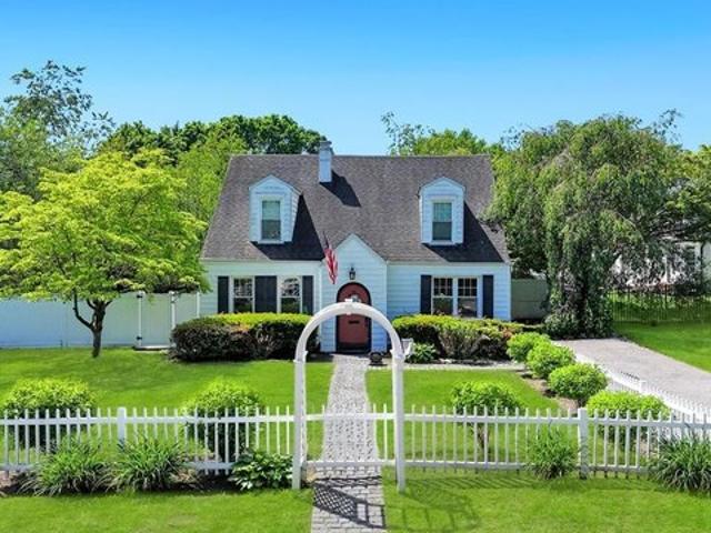 House for sale in Smithtown, New York