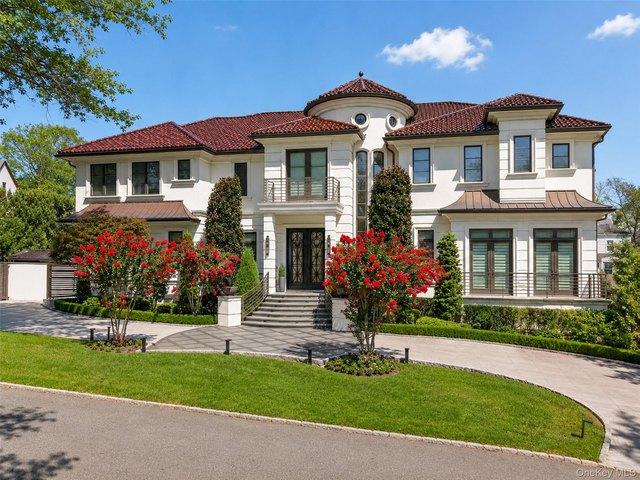 House for sale in Queens, Arverne