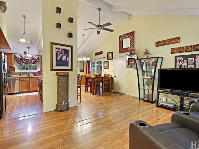 House for sale in Mchenry, Illinois