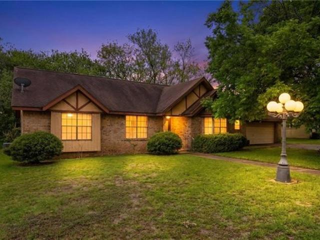 House for sale in Shiner, Texas
