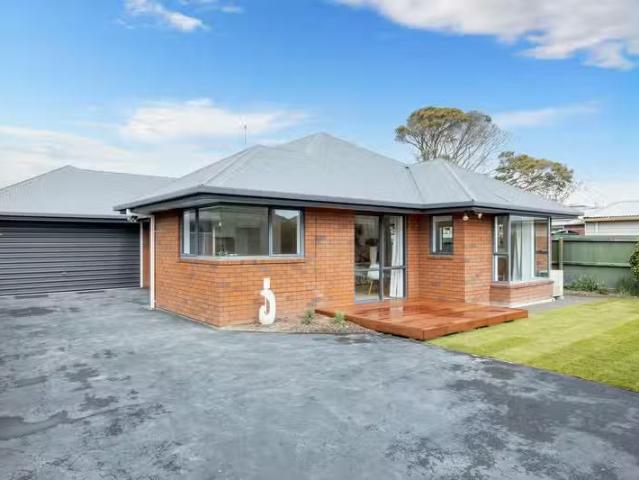 House for sale in Chaslands, Canterbury
