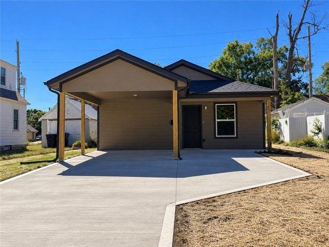 House for sale in Warrensburg, Johnson County