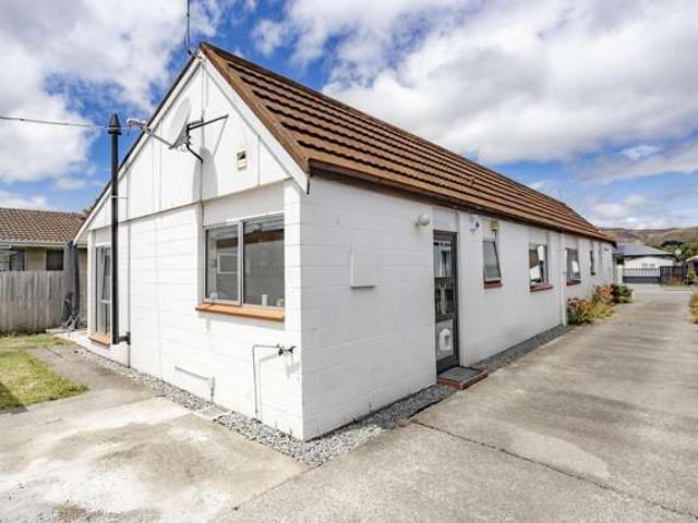 House for sale in Chaslands, Canterbury