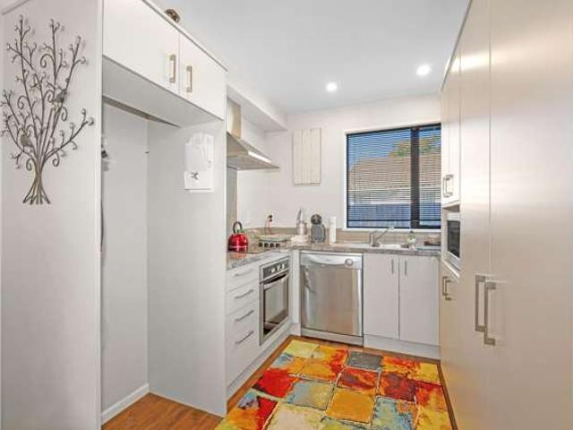 Townhouse for sale in Heathcote, Canterbury