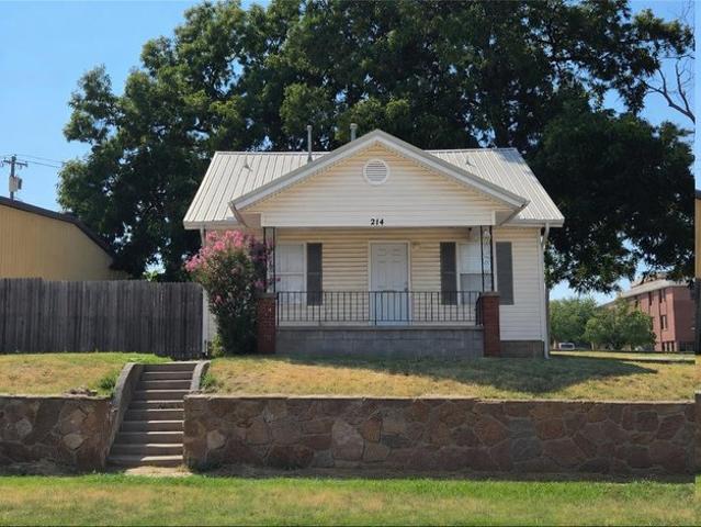 House for sale in Shawnee, Pottawatomie County