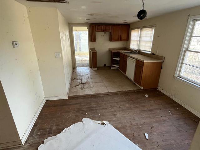 House for sale in Weaver