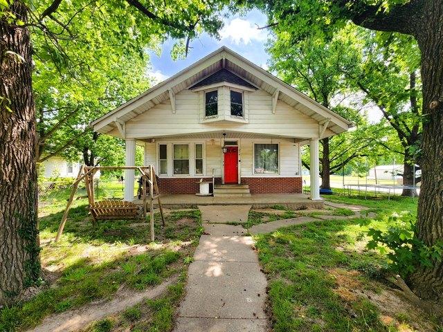House for sale in Hurst, Illinois