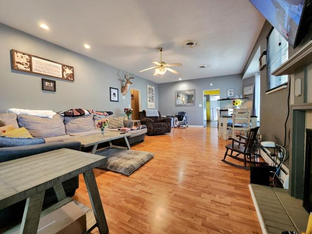 House for sale in Hurst, Illinois