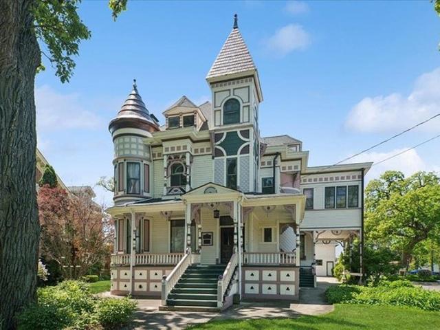 House for sale in Elgin, Illinois