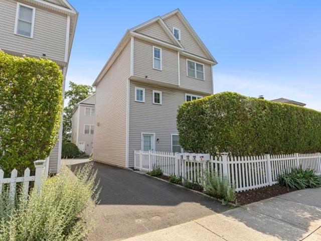 Townhouse for sale in Cos Cob, Connecticut