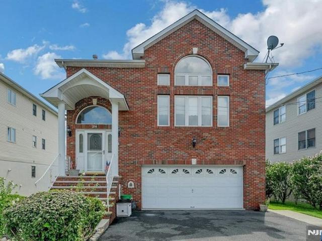 House for sale in Lyndhurst, New Jersey